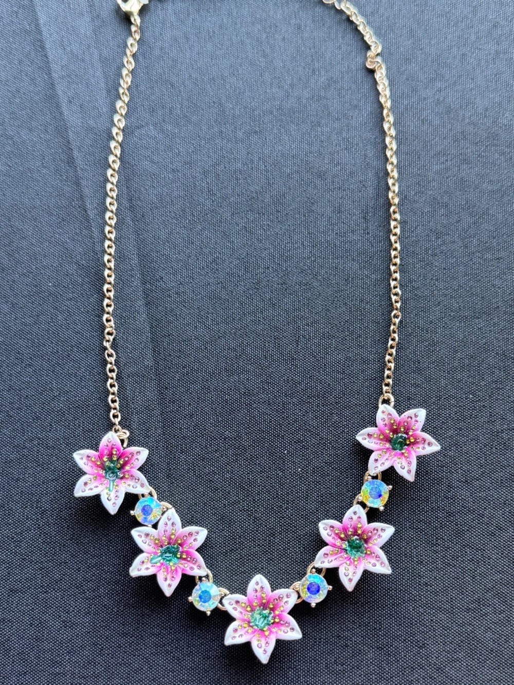 Betsey Johnson Classic Frontal Lily Drop Necklace NWOT Rare